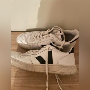 Men’s Veja Size 10